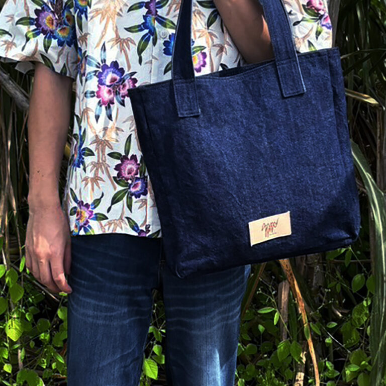 【 momiji × SHIMA DENIM WORKS（モミジ×シマデニムワークス）】天然藍デニムトートバッグ　スモール商品写真